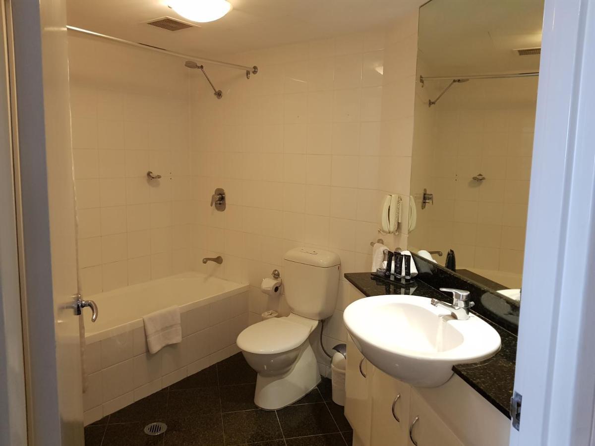Parramatta Hotel Apartment シドニー エクステリア 写真