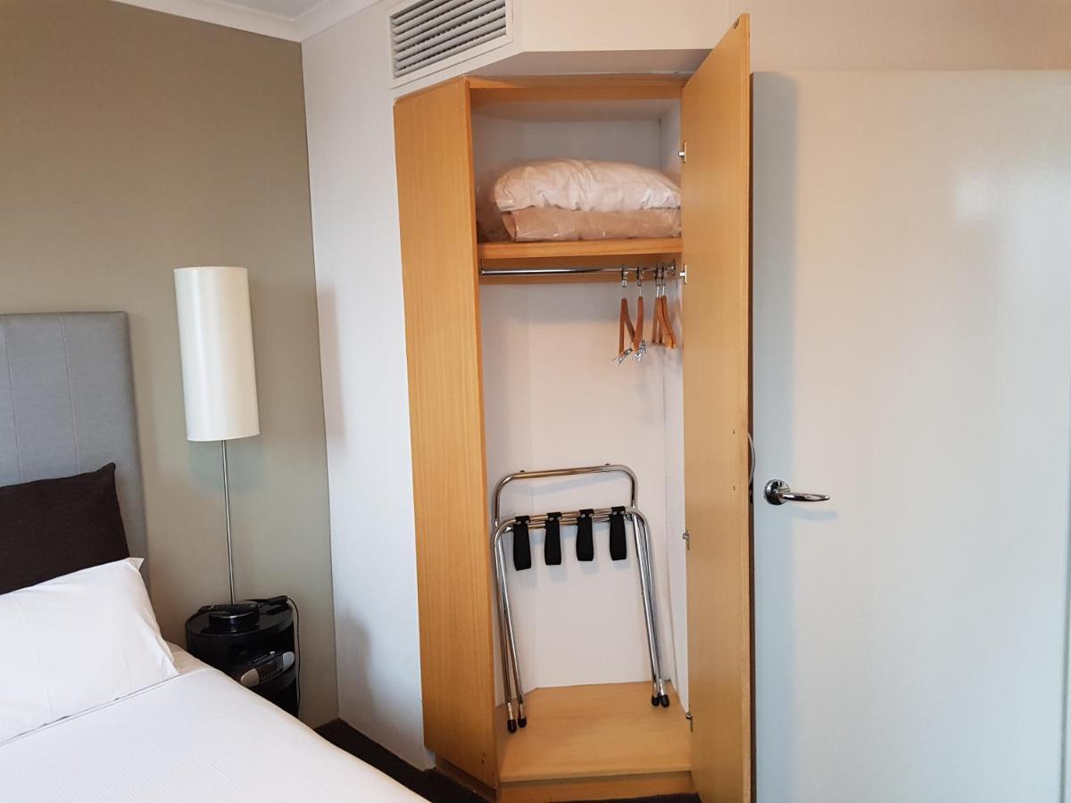 Parramatta Hotel Apartment シドニー エクステリア 写真