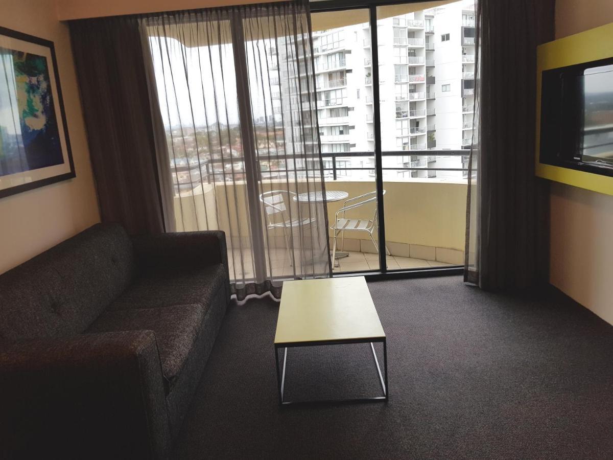 Parramatta Hotel Apartment シドニー エクステリア 写真