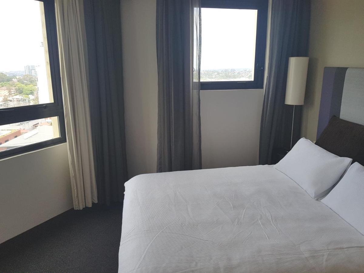 Parramatta Hotel Apartment シドニー エクステリア 写真