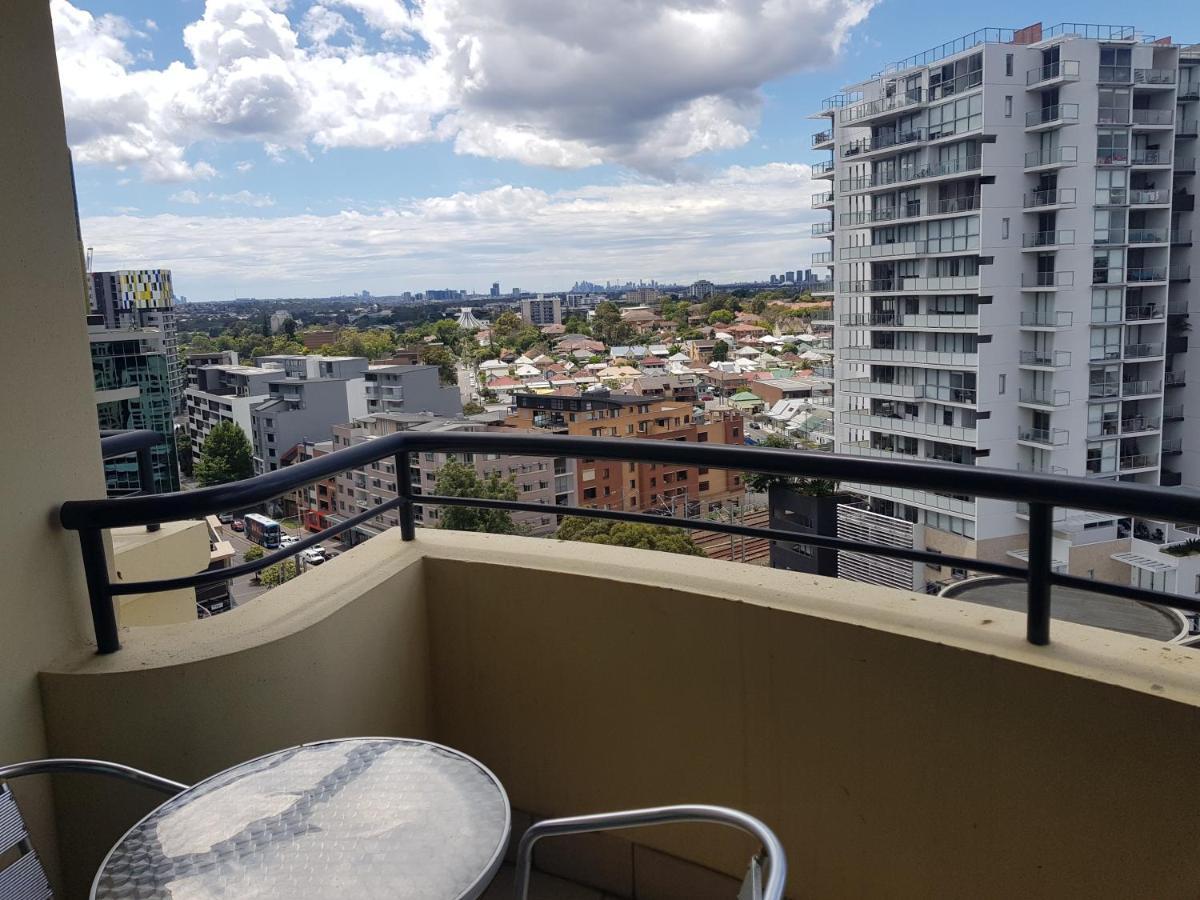 Parramatta Hotel Apartment シドニー エクステリア 写真